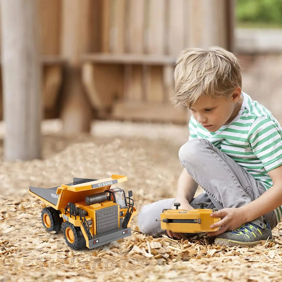【Akeleo】Rechargeable 1:20 Scale RC Construction Vehicle - Remote Control Dump Truck, Realistic RC Cars, Unisex Kids Toy, Boys' Kids Christmas Gifts, Halloween White Elephant Gift (Note: Not All-Metal)